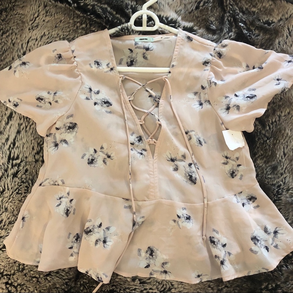 Kimchi Blue NWT Cropped Ruffle Top Pink Floral XS